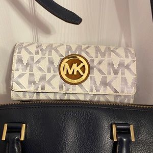 Authentic Michael Kors purse and wallet